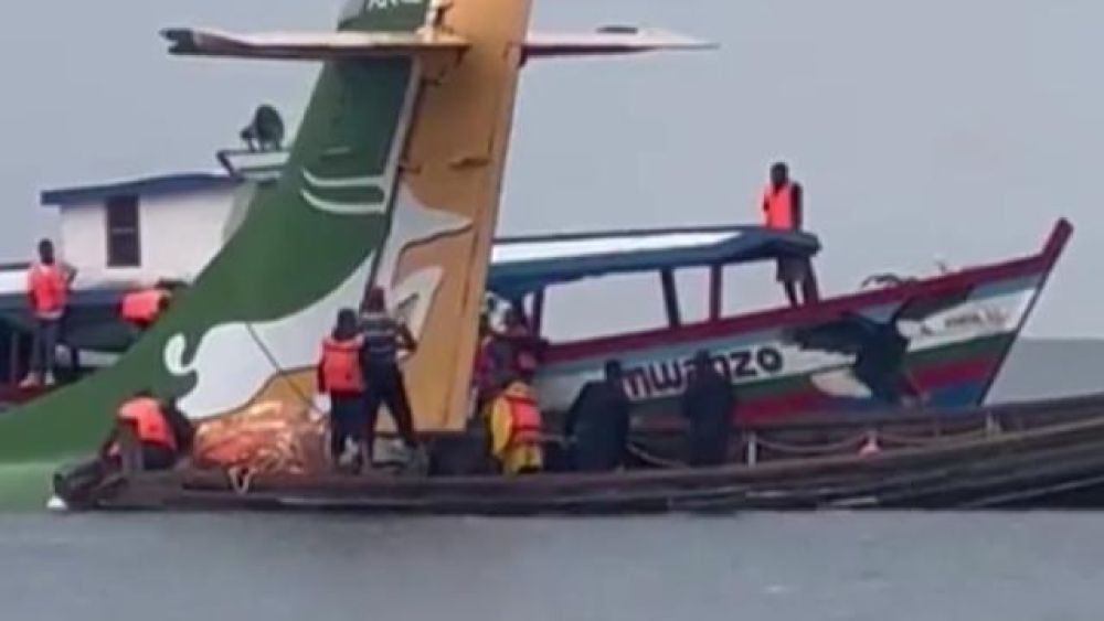 Tanzanya uçağı Victoria Gölü'ne kaza yaptı